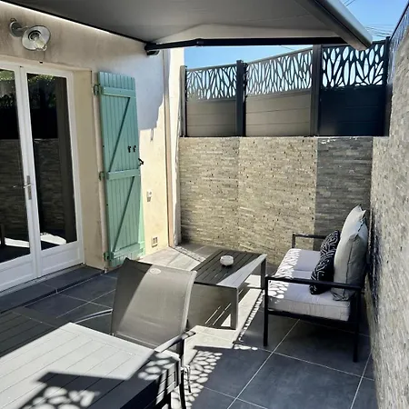 Maison De Charme Idealement Situee