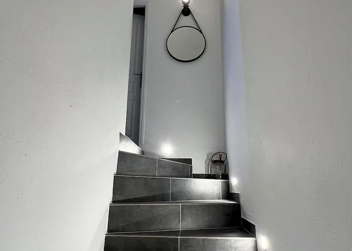 Maison De Charme Idealement Situee