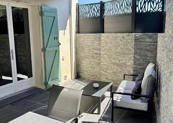 Maison De Charme Idealement Situee