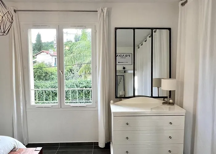 Maison De Charme Idealement Situee